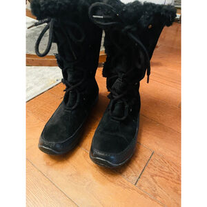 Women's The North Face Black Suede Winter & Rain Boots Size 7